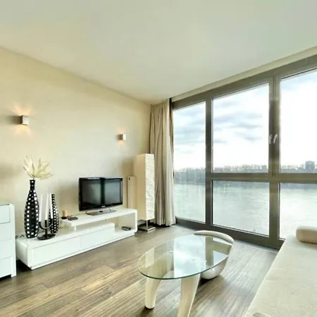 Eurovea Cozy Studio Apartment